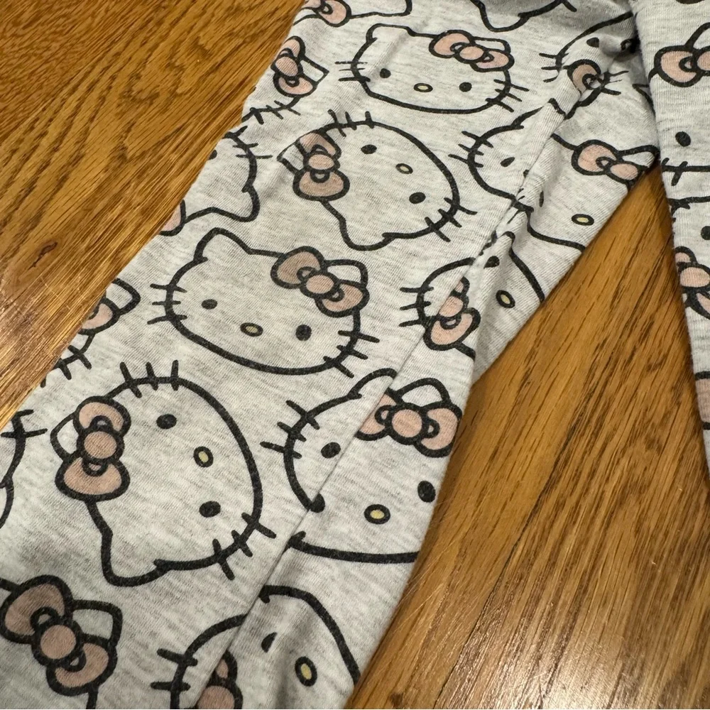 4/$20 Hello Kitty kids Sz 3t pants & shirt - Play condition